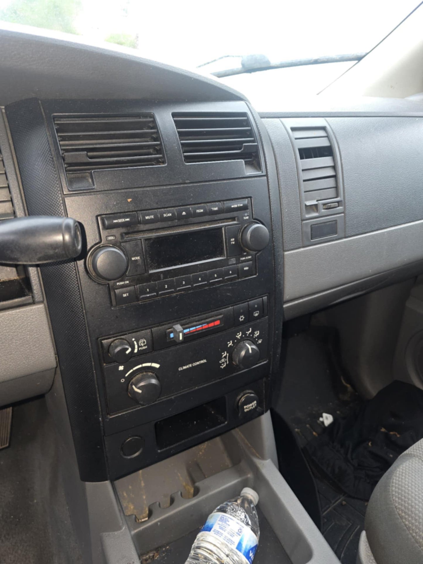 🚨 NOW PARTING OUT – 2004 Dodge Durango ST! 🚨